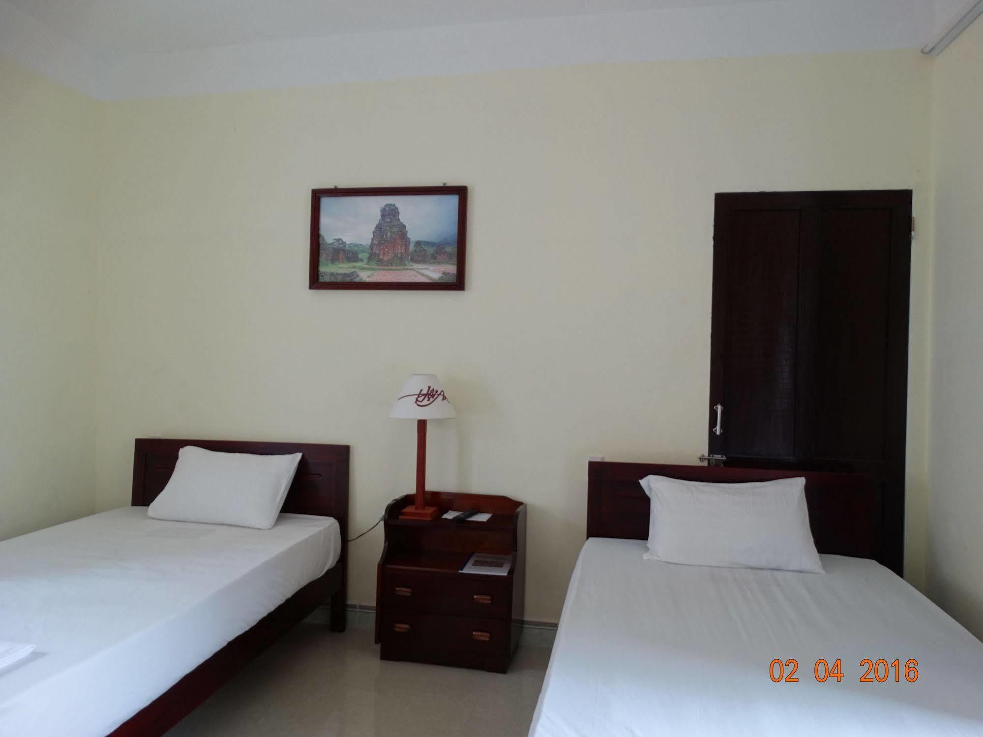 Yellow House Homestay Hoi An Bagian luar foto
