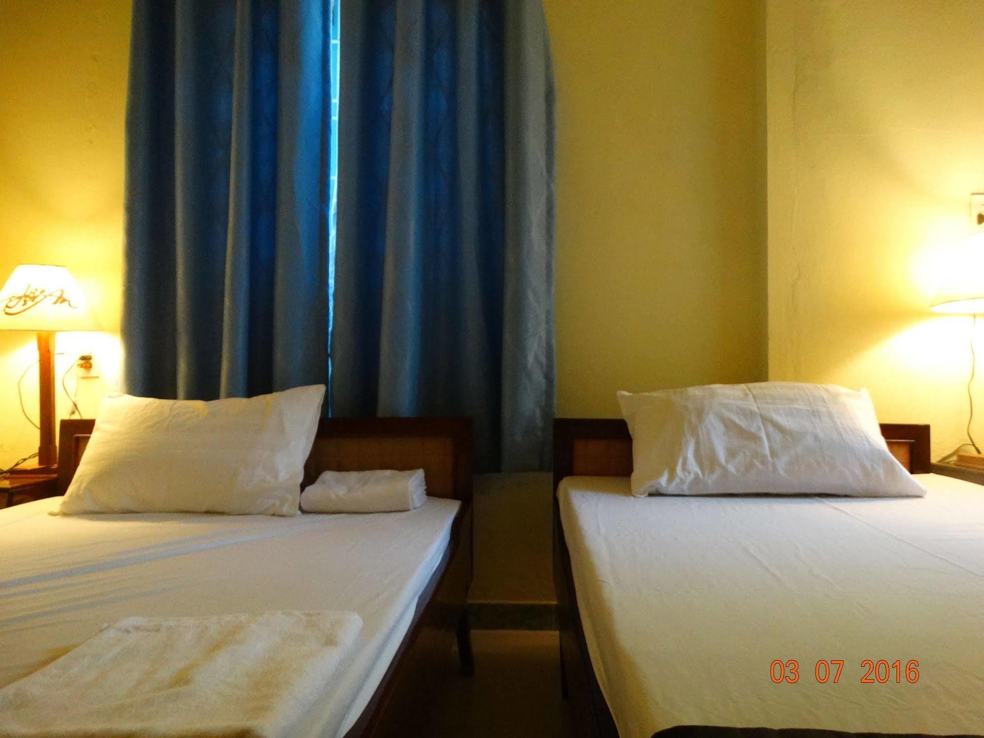Yellow House Homestay Hoi An Bagian luar foto